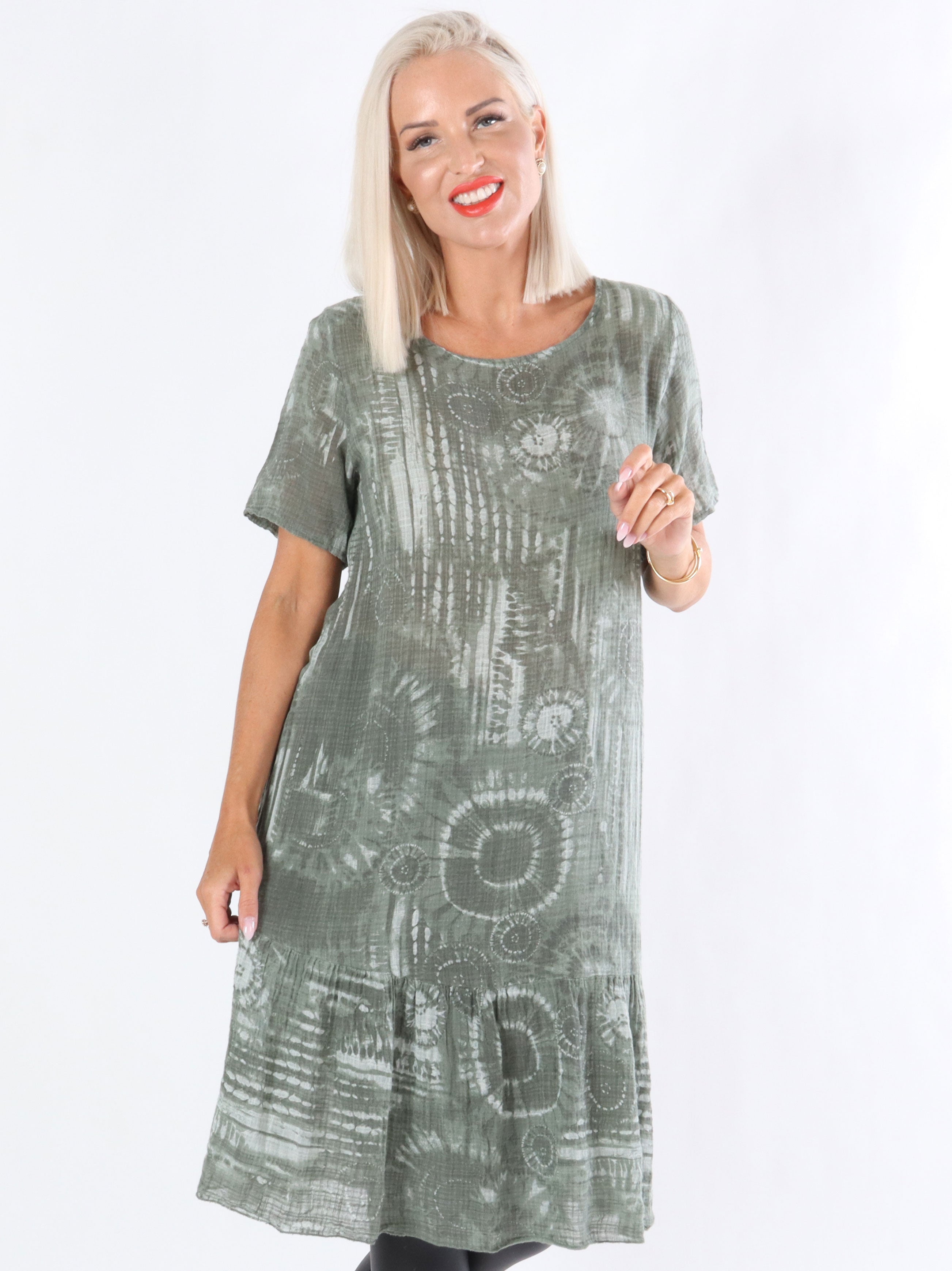 Aia - Lang kjole med lille flæsekant i bunden